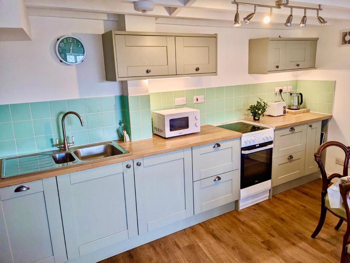 2 Stable Cottage, Llanbethery Llancarfan Bagian luar foto
